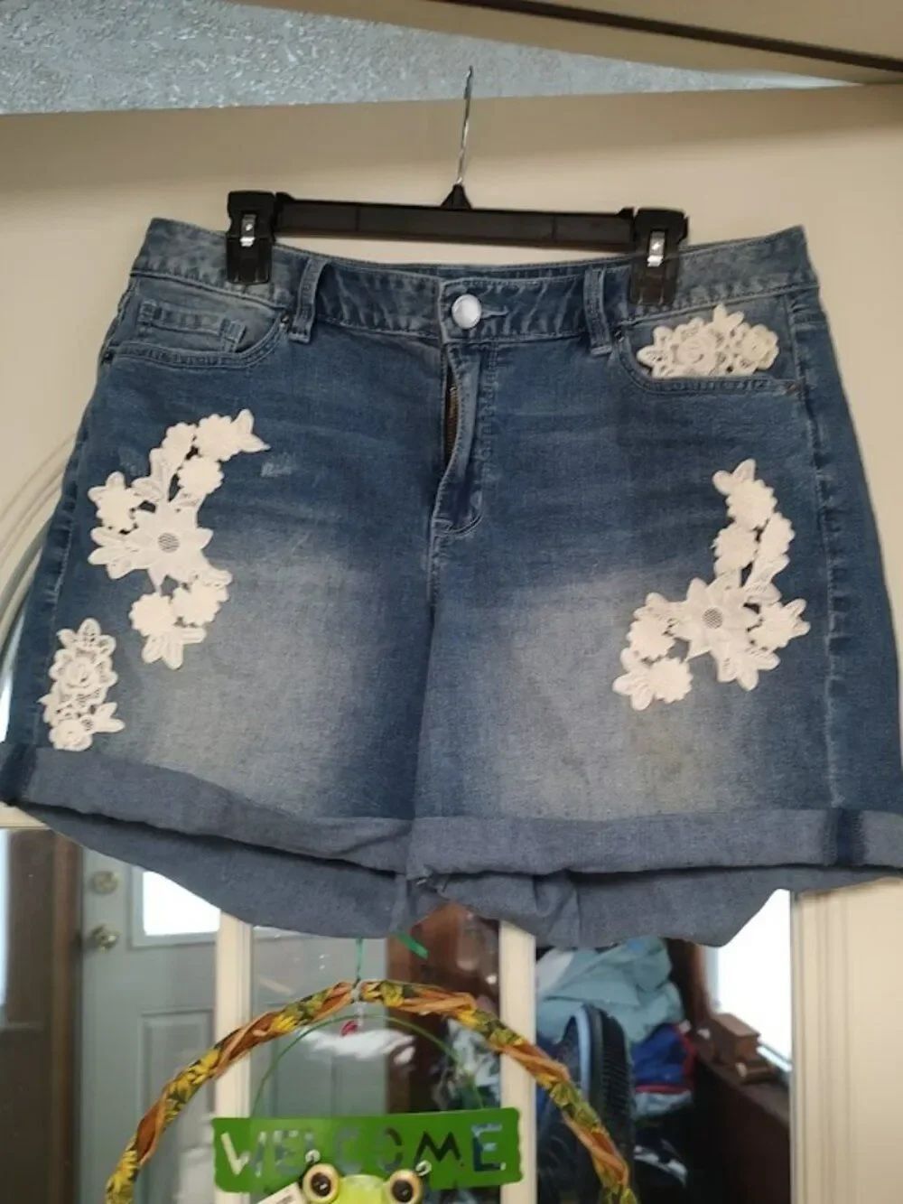 New Lane Bryant Blue White Flowered Jean Shorts Size Women's 16